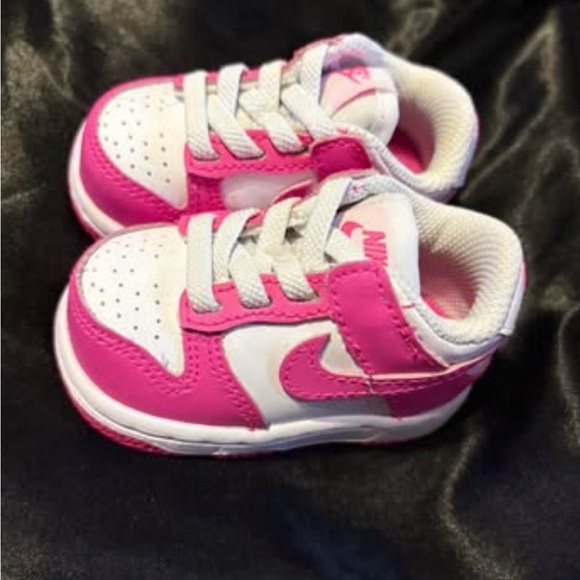 Pink baby Nike dunks size 2c - Picture 3 of 6